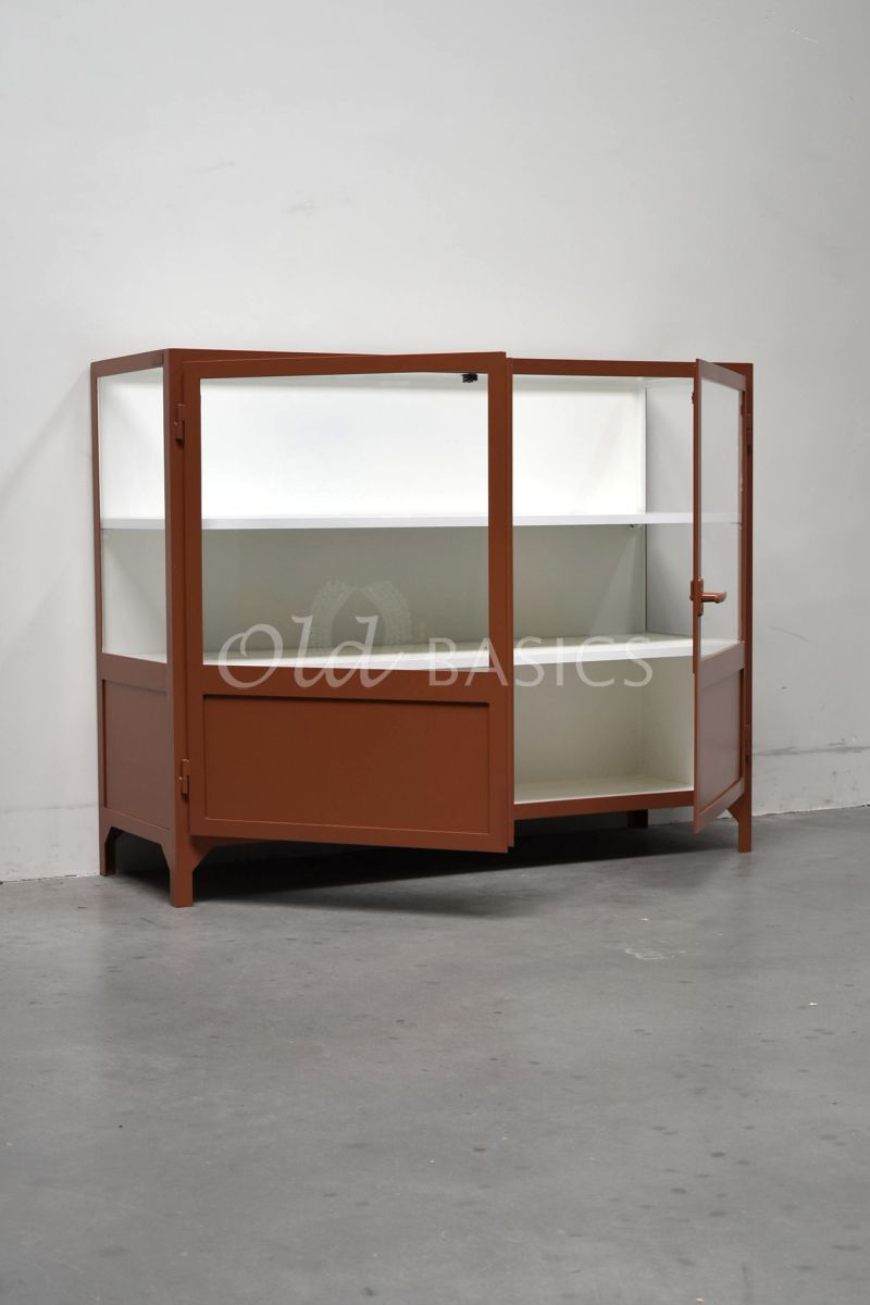 Detail van Apothekerskast Vitrine, 2 deuren, RAL8004, terra, rood, oranje, bruin, materiaal staal